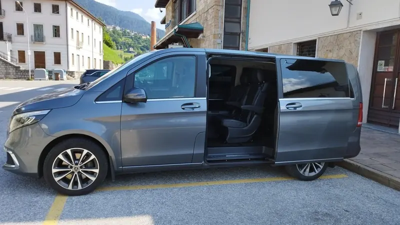 Porte scorrevoli elettroniche minivan Mercedes NCC Cadore Dolomiti