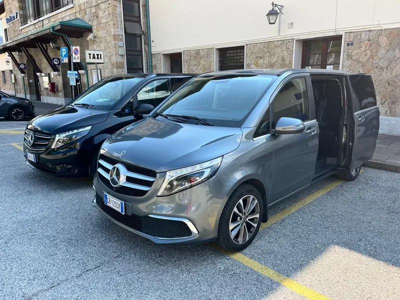 Minivan Mercedes-Benz Vito e Classe V 4MATIC NCC Cadore a Cortina